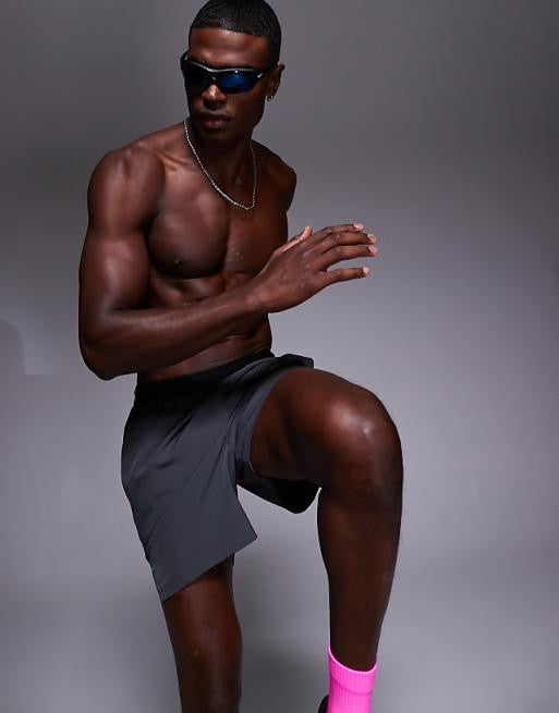 4505 5" running short with elastic waist and zip phone pocket in charcoal