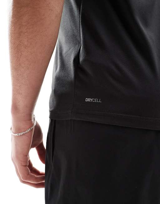 Puma Essentials t-shirt with puma cat logo in black