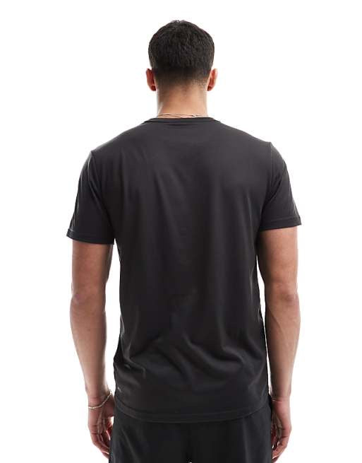 Puma Essentials t-shirt with puma cat logo in black